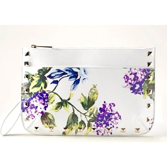White House Black Market White Hydrangea Studded Floral Wristlet Studded NEW NWT - Picture 1 of 7